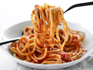 Pasta en Salsa Roja<br><font color="#00aaa0">$14.99</font>