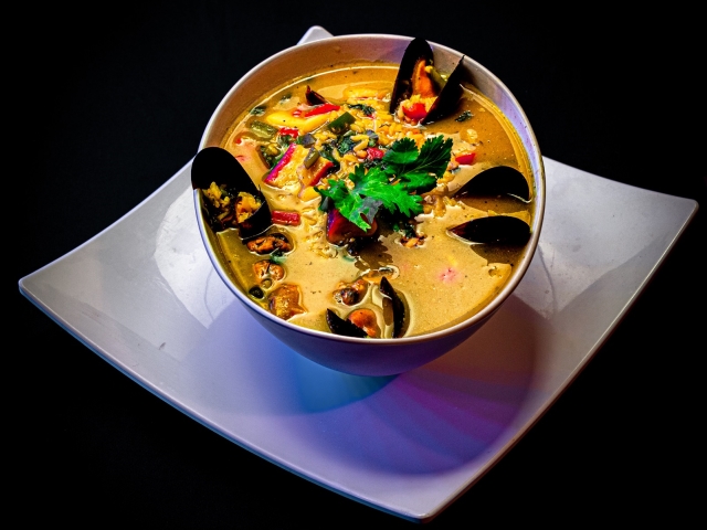 Sopa de Mariscos<br><font color="#00aaa0">$24.99</font>