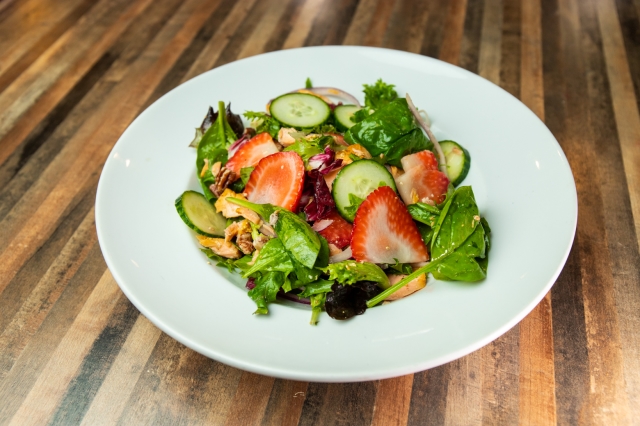 Ensalada de Salmon <br><font color="#00aaa0">$20.99</font>