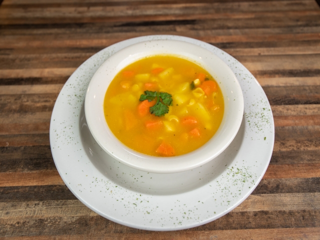 Sopa de Pollo<br><font color="#00aaa0">$15.99</font>