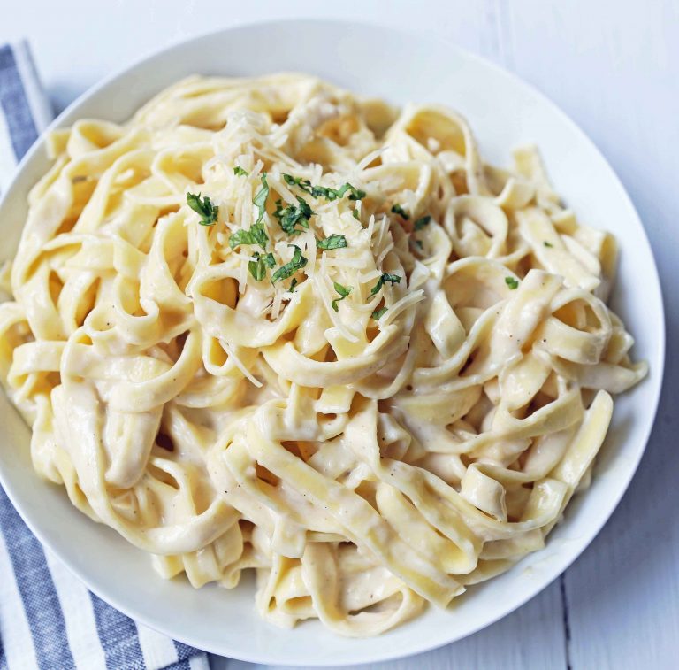 Pasta Alfredo<br><font color="#00aaa0">$14.99</font>