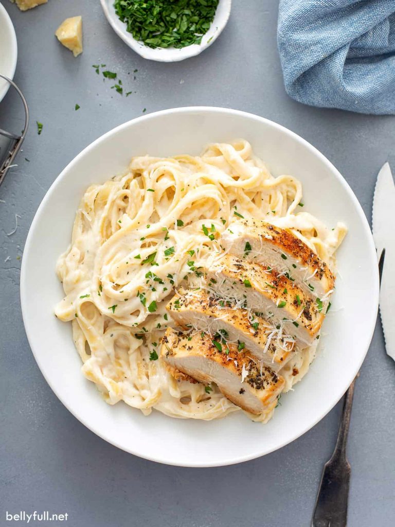 Pasta Alfredo de Pollo<br><font color="#00aaa0">$19.99</font>